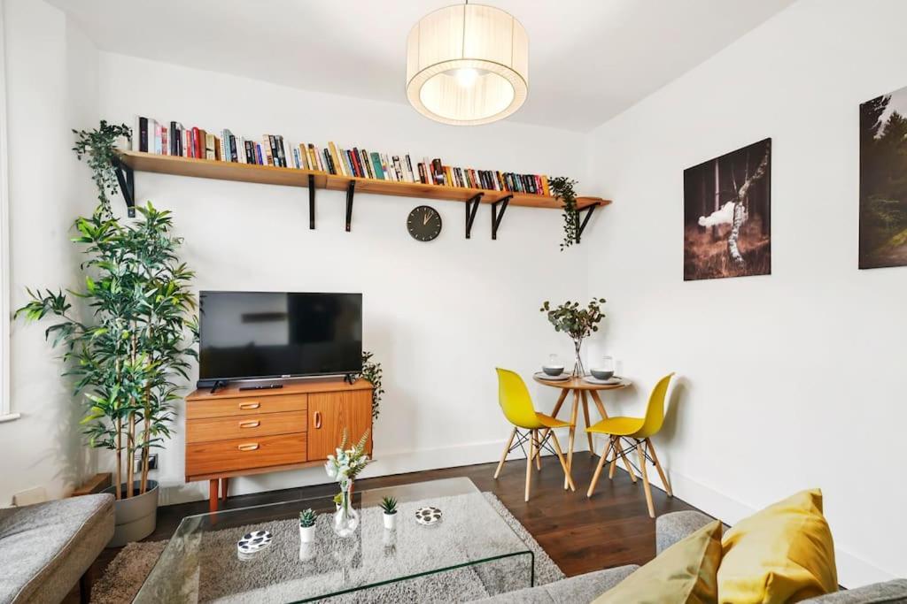 2 Bed Garden Flat Leyton Village Londres Exterior foto